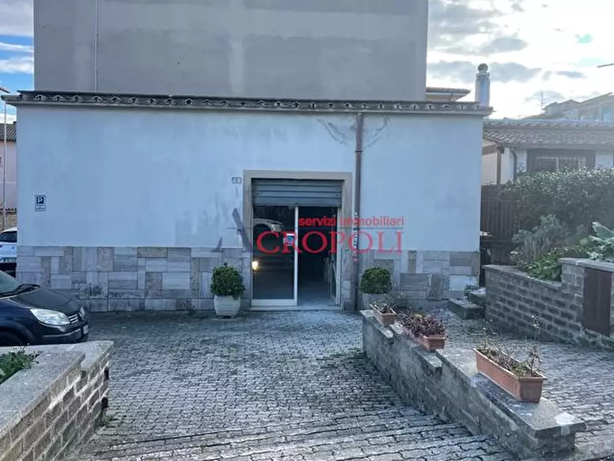 Immagine 1 di Negozio in affitto  a Anguillara Sabazia