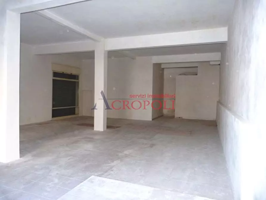 Immagine 7 di Negozio in affitto  a Anguillara Sabazia