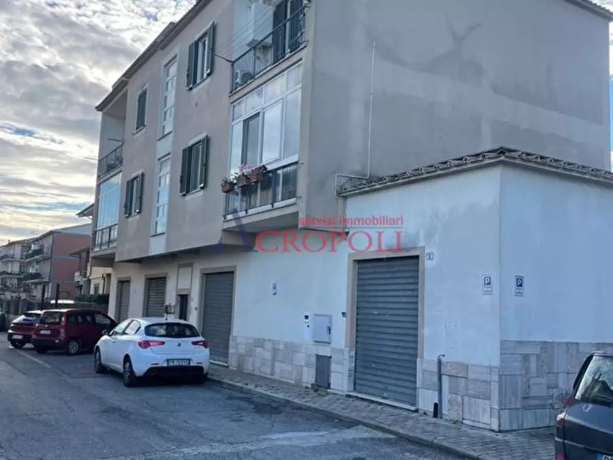 Immagine 4 di Negozio in affitto  a Anguillara Sabazia