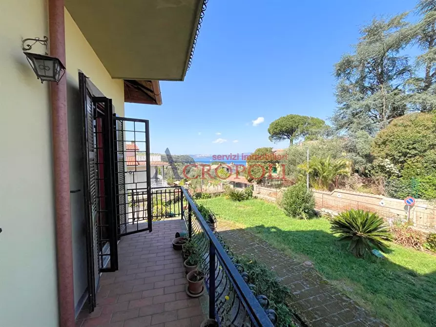 Immagine 2 di Appartamento in vendita  in via degli oleandri a Anguillara Sabazia