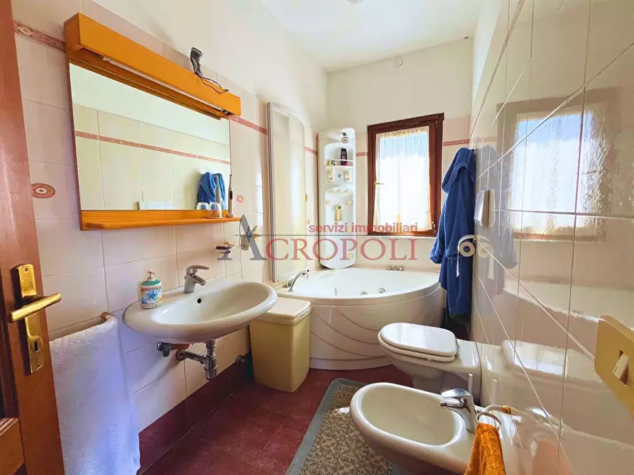 Immagine 2 di Villa in vendita  in via dei Gelsomini a Anguillara Sabazia