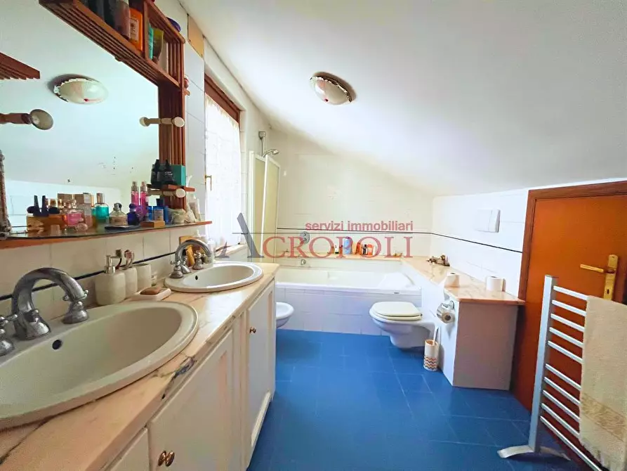 Immagine 4 di Villa in vendita  in via dei Gelsomini a Anguillara Sabazia