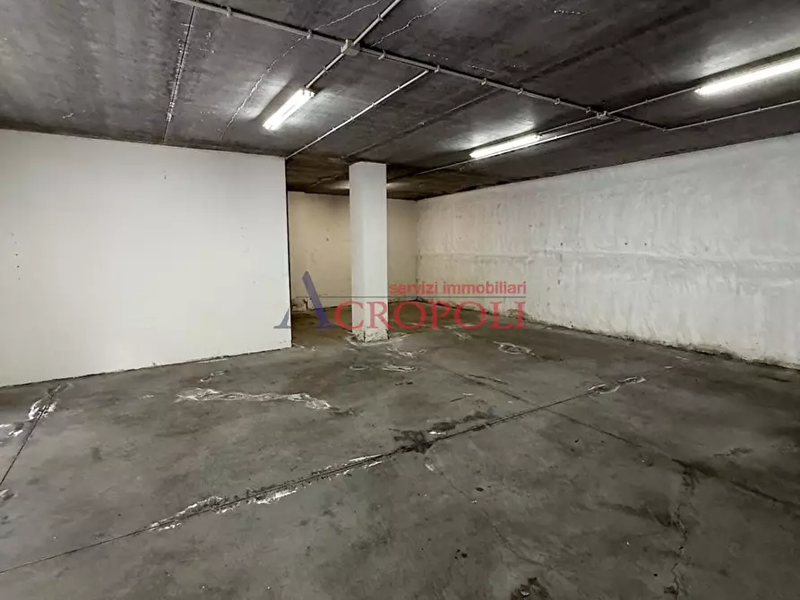 Immagine 2 di Magazzino in vendita  in Via Anguillarese a Anguillara Sabazia