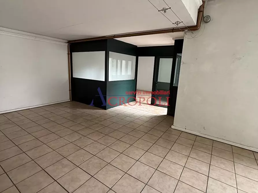 Immagine 1 di Magazzino in vendita  in Via Anguillarese a Anguillara Sabazia