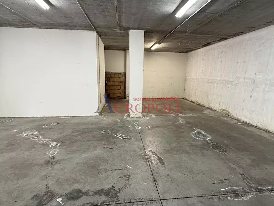 Immagine 3 di Magazzino in vendita  in Via Anguillarese a Anguillara Sabazia