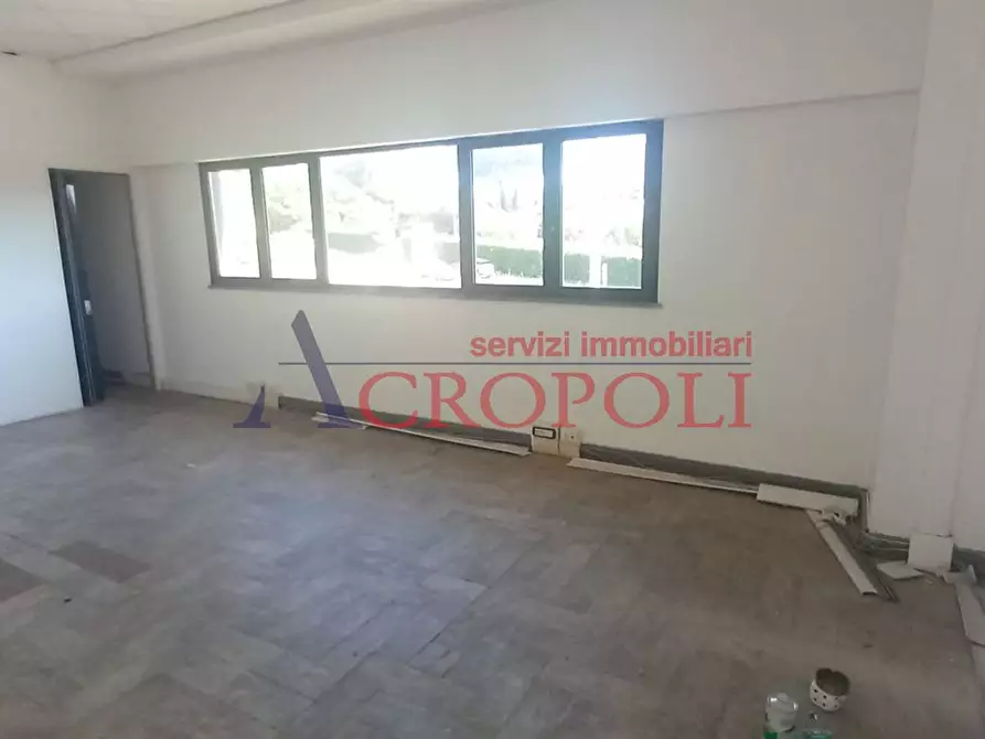 Immagine 8 di Locale commerciale in vendita  a Bracciano