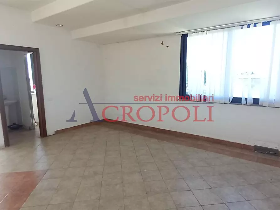 Immagine 3 di Locale commerciale in vendita  a Bracciano