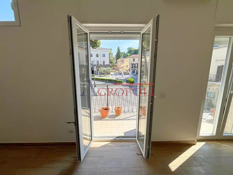 Immagine 1 di Ufficio in affitto  in Piazza Vittorio Emanuele Terzo a Trevignano Romano
