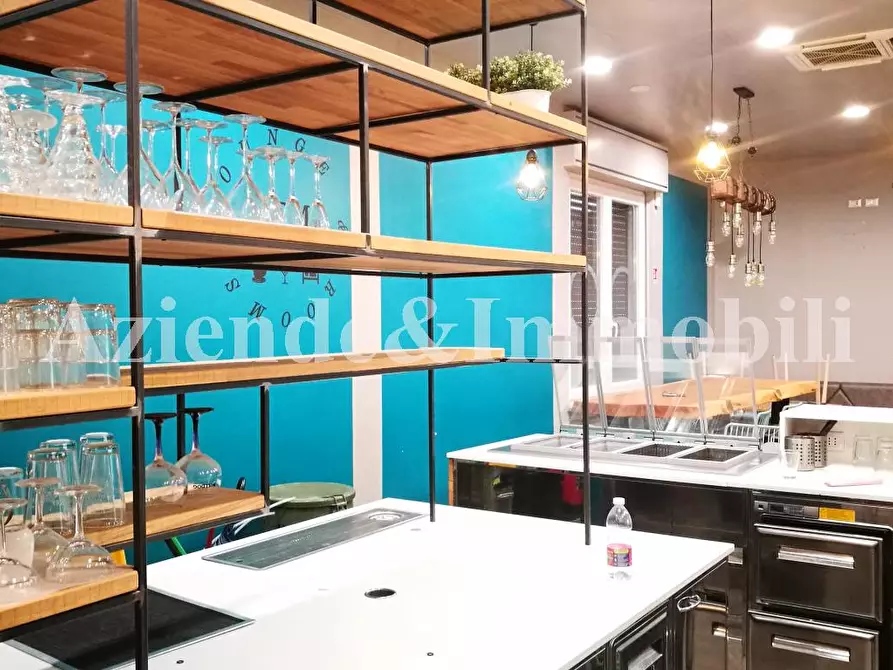 Immagine 5 di Locale commerciale in vendita  in Via statale 33 a Airuno