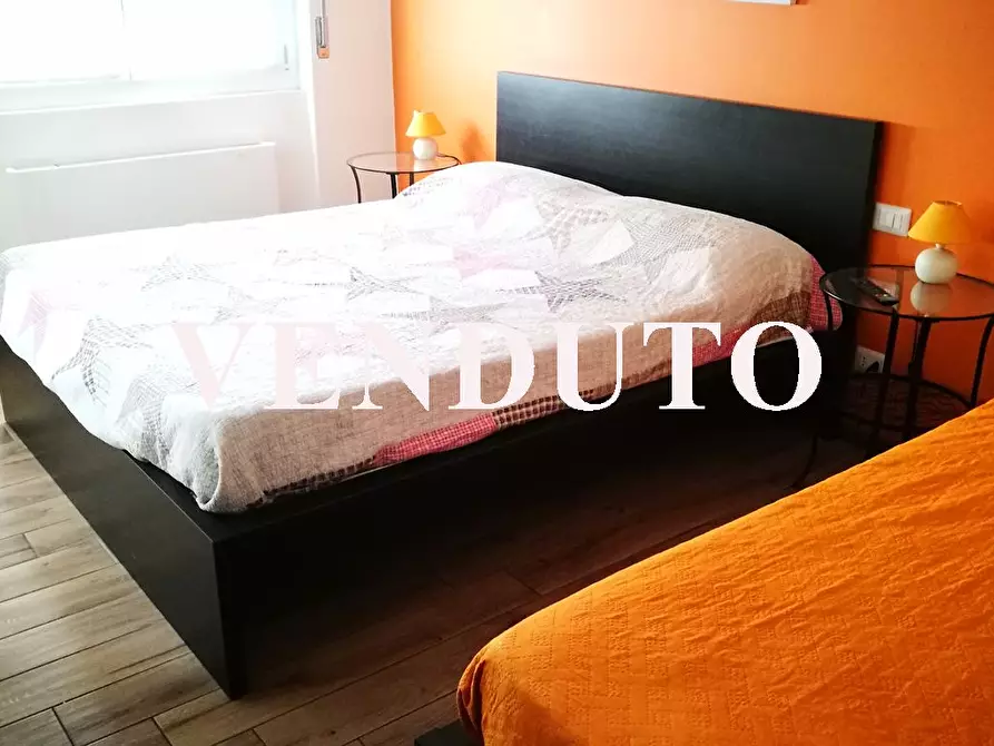 Immagine 9 di Locale commerciale in vendita  in Via statale 33 a Airuno