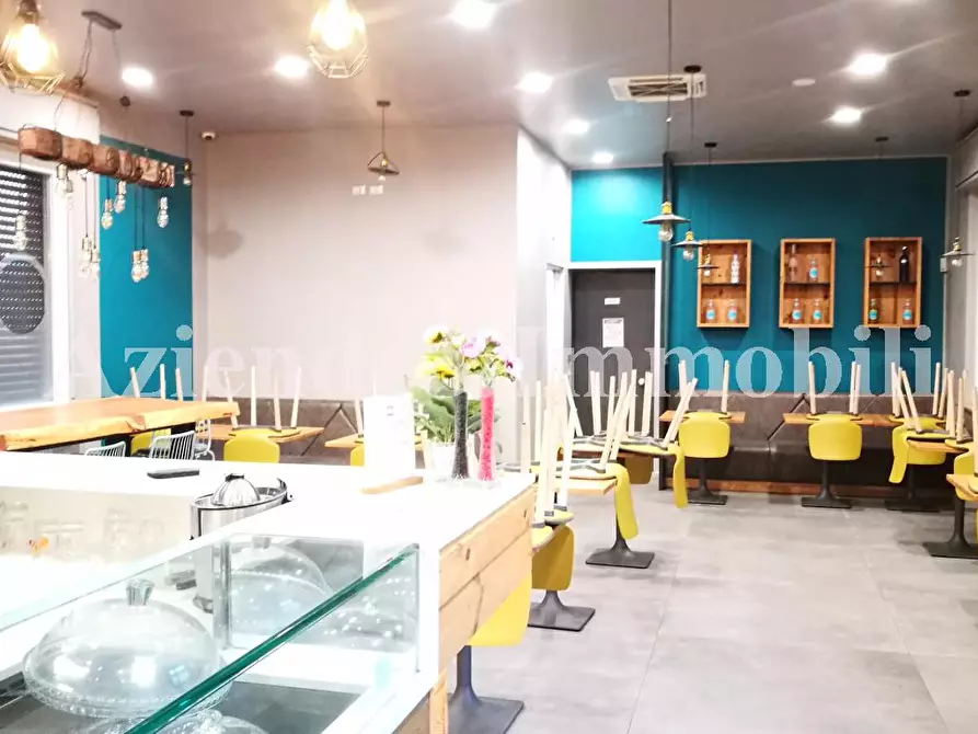 Immagine 3 di Locale commerciale in vendita  in Via statale 33 a Airuno