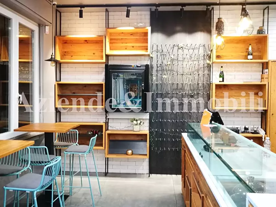 Immagine 8 di Locale commerciale in vendita  in Via statale 33 a Airuno