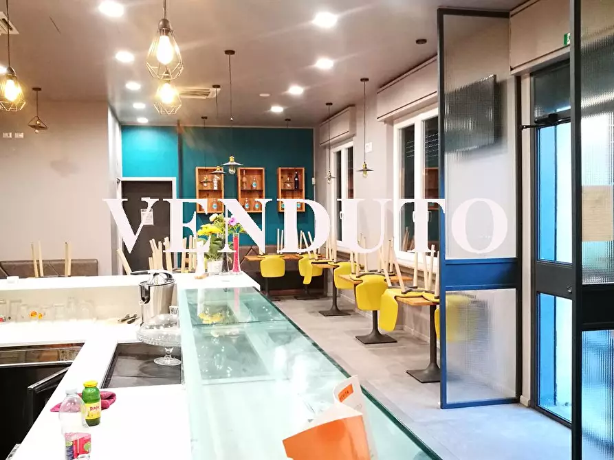 Immagine 1 di Locale commerciale in vendita  in Via statale 33 a Airuno