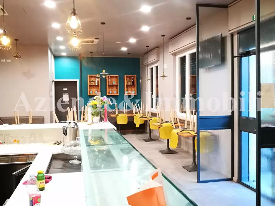 Immagine 6 di Locale commerciale in vendita  in Via statale 33 a Airuno