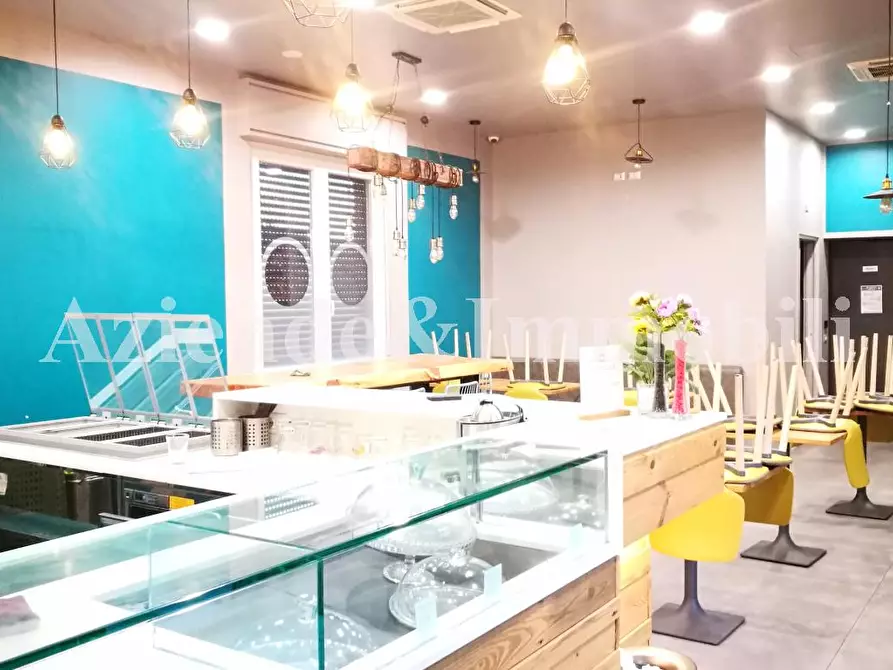 Immagine 7 di Locale commerciale in vendita  in Via statale 33 a Airuno