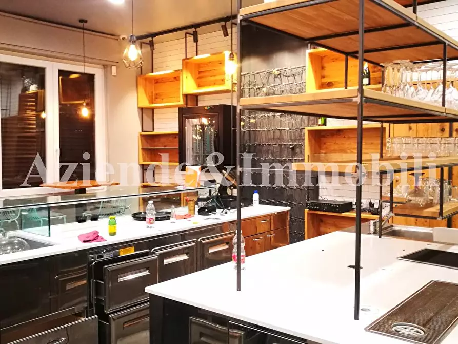 Immagine 9 di Locale commerciale in vendita  in Via statale 33 a Airuno