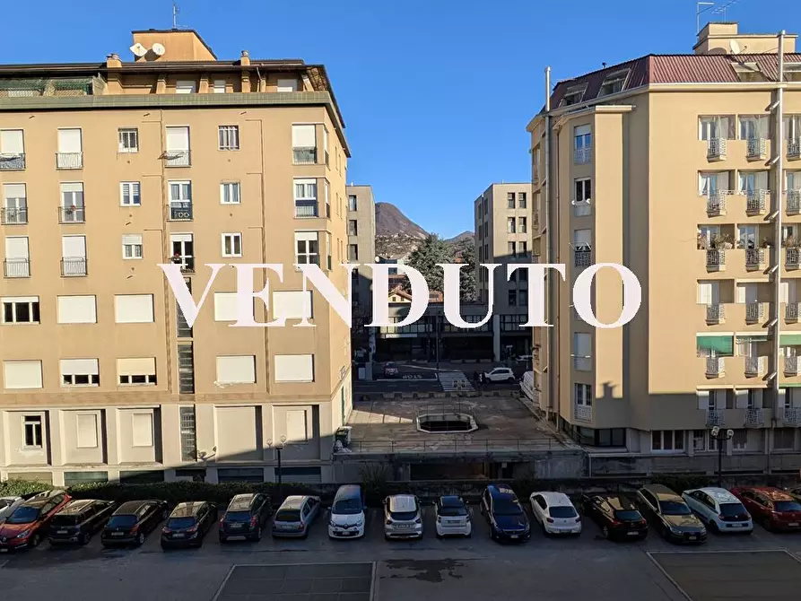 Immagine 7 di Appartamento in vendita  in Via Leopardi 9 a Erba