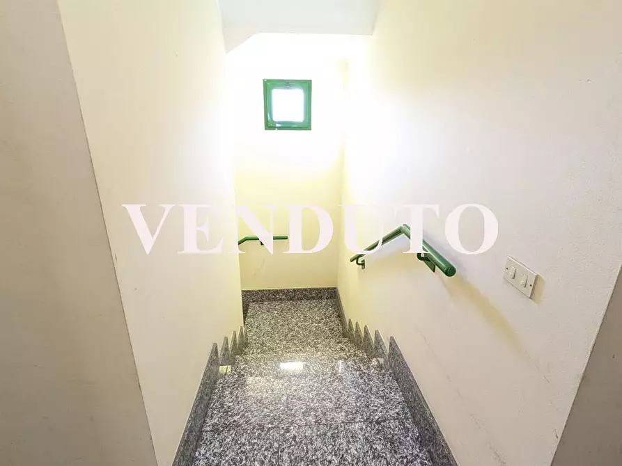 Immagine 4 di Appartamento in vendita  in Via Leopardi 9 a Erba