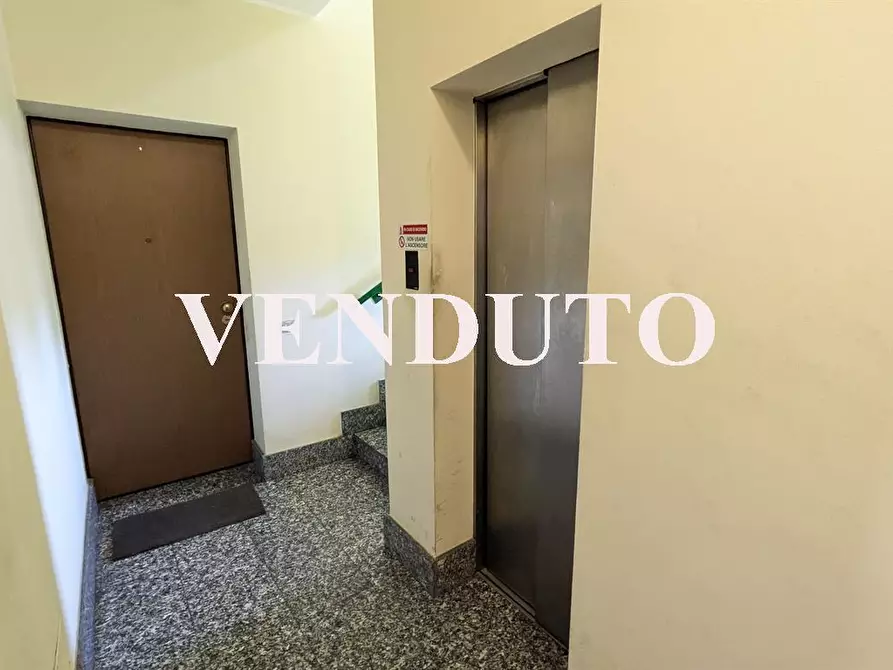 Immagine 5 di Appartamento in vendita  in Via Leopardi 9 a Erba