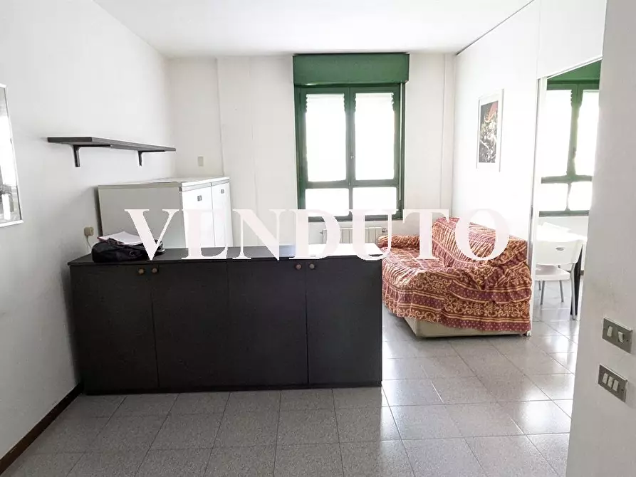 Immagine 2 di Appartamento in vendita  in Via Leopardi 9 a Erba