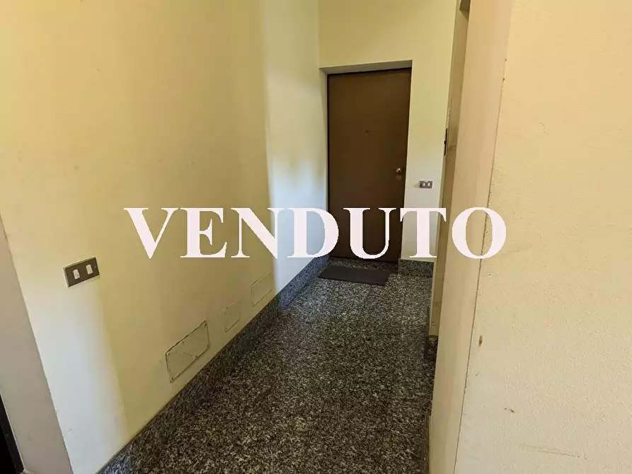 Immagine 3 di Appartamento in vendita  in Via Leopardi 9 a Erba