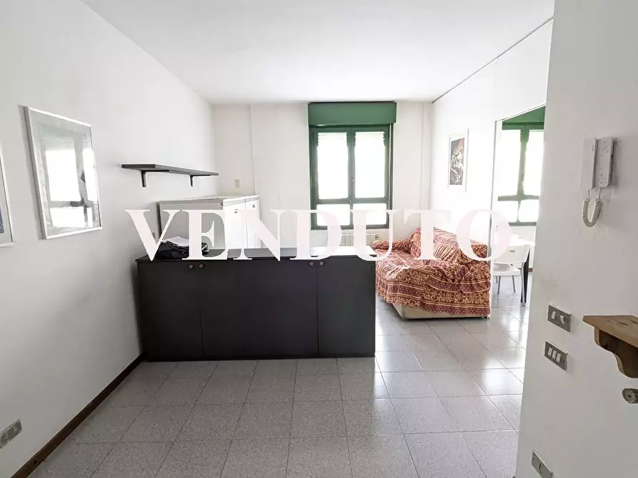 Immagine 1 di Appartamento in vendita  in Via Leopardi 9 a Erba