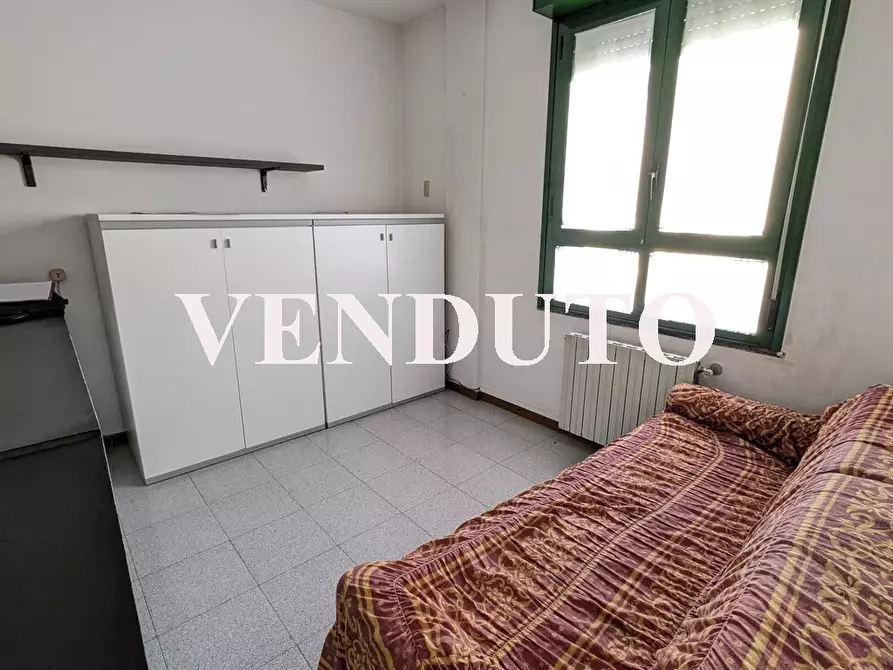 Immagine 9 di Appartamento in vendita  in Via Leopardi 9 a Erba