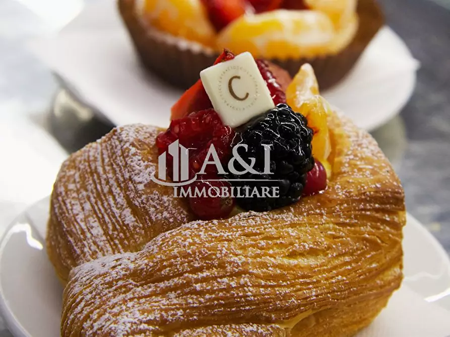 Immagine 1 di Bar / Ristorante in vendita  a Lecco