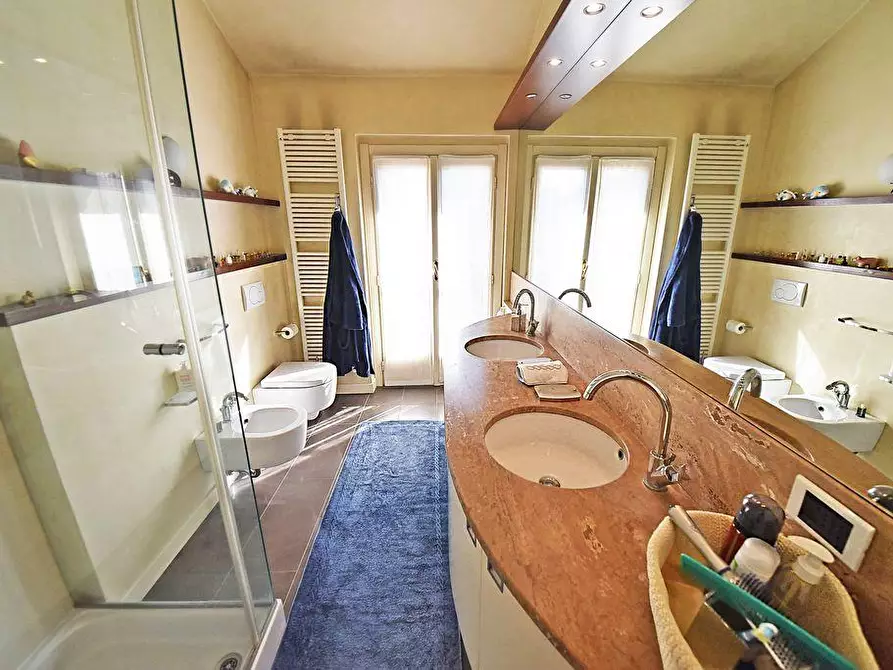 Immagine 7 di Villa in vendita  a Besana In Brianza