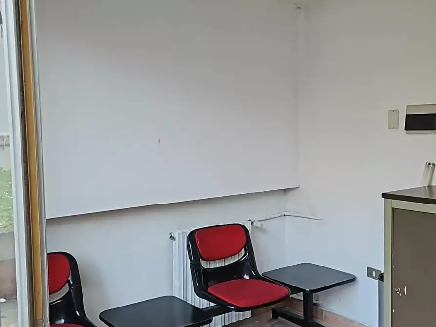 Immagine 3 di Locale commerciale in vendita  a Monza