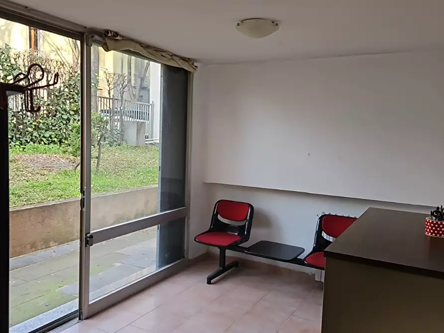 Immagine 1 di Locale commerciale in vendita  a Monza