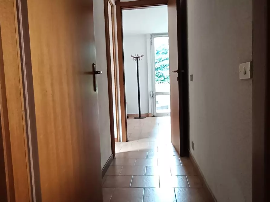 Immagine 2 di Locale commerciale in vendita  a Monza