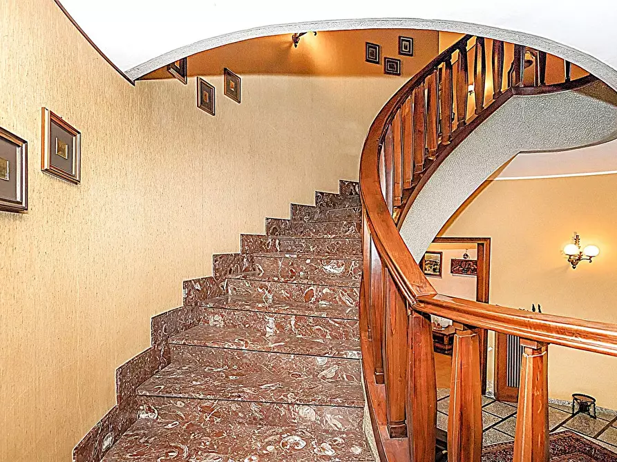 Immagine 7 di Villa in vendita  in Via Spluga 32 a Olginate