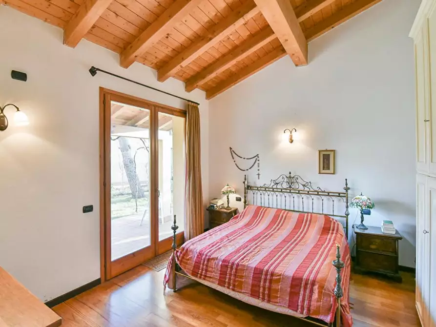 Immagine 1 di Villa in vendita  a Montano Lucino