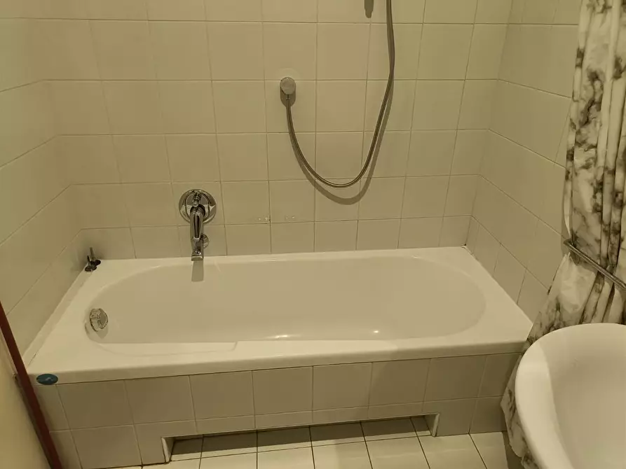 Immagine 1 di Appartamento in affitto  a Como