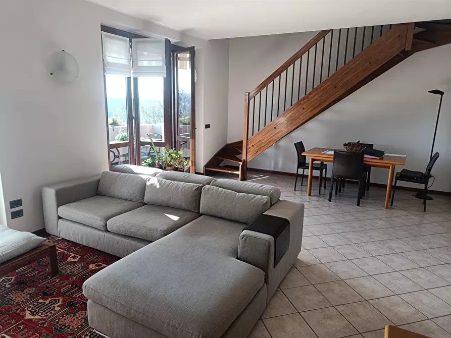 Immagine 3 di Appartamento in vendita  a Casnate Con Bernate