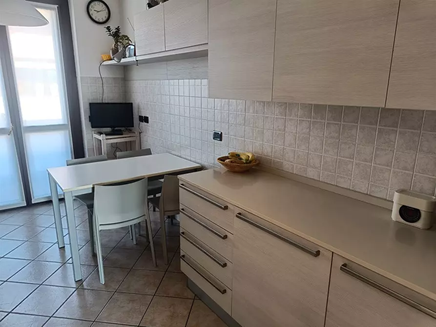 Immagine 5 di Appartamento in vendita  a Casnate Con Bernate