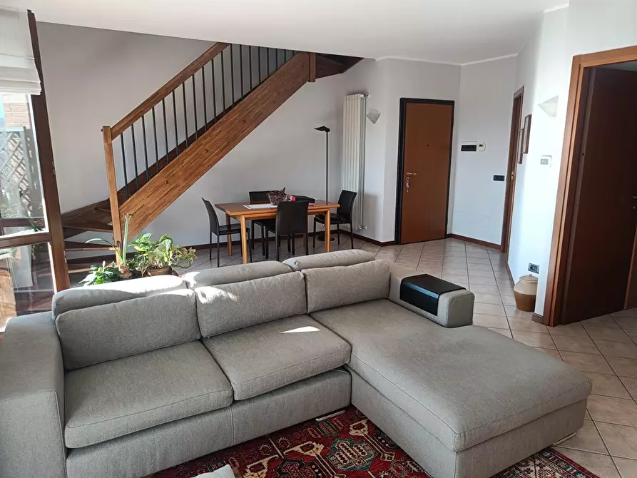 Immagine 2 di Appartamento in vendita  a Casnate Con Bernate