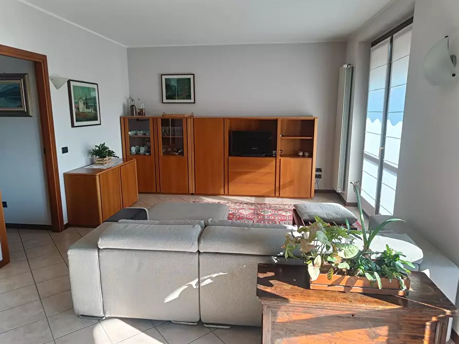 Immagine 1 di Appartamento in vendita  a Casnate Con Bernate