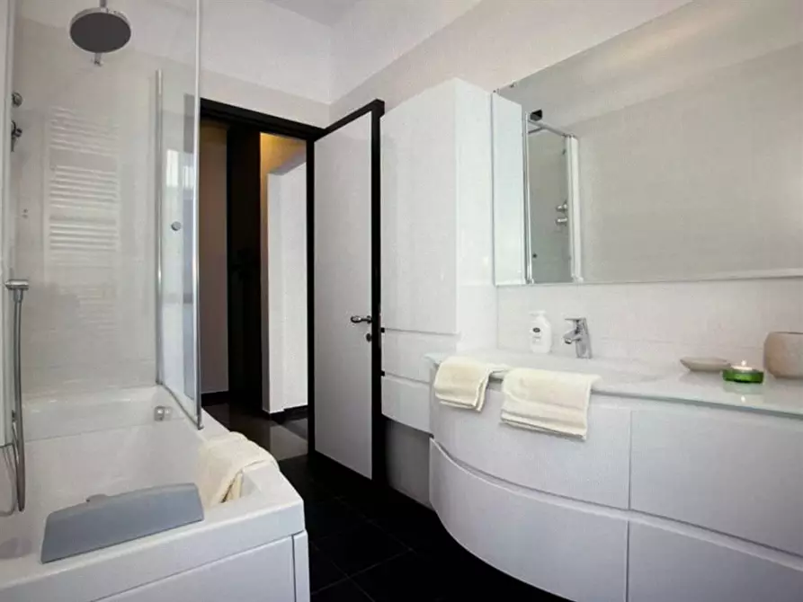 Immagine 4 di Appartamento in affitto  a Como