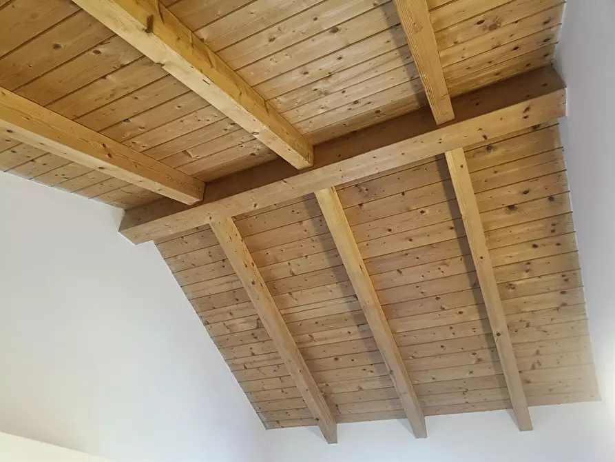 Immagine 5 di Appartamento in affitto  a Montano Lucino