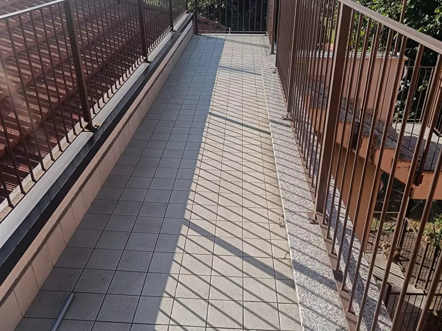 Immagine 4 di Appartamento in affitto  a Montano Lucino