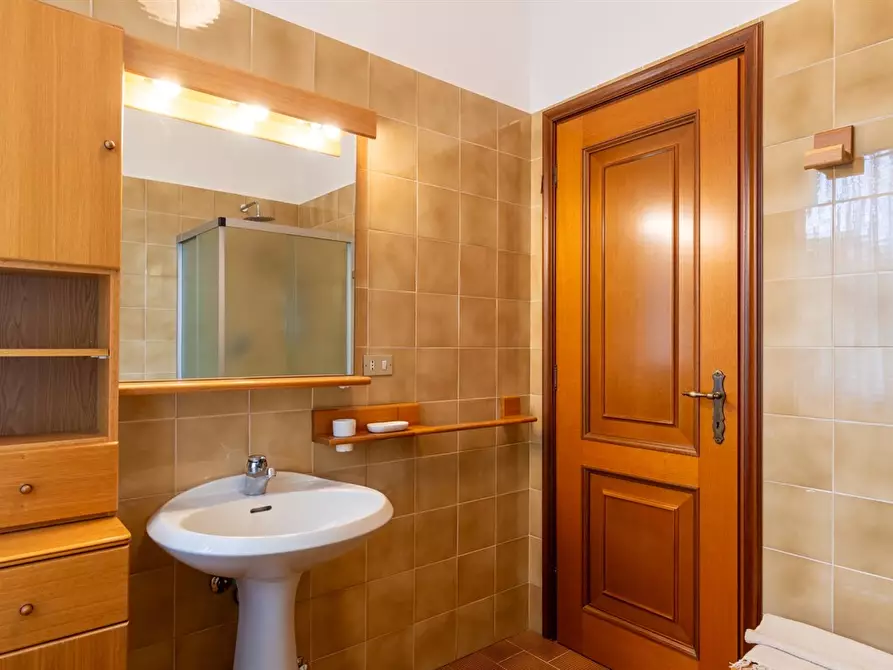 Immagine 2 di Villa in affitto  a Villa Guardia