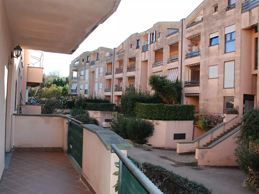 Immagine 8 di Appartamento in vendita  in Via del Laghetto 3 a Castel Gandolfo