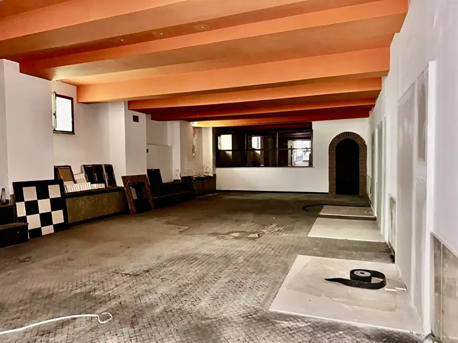 Immagine 1 di Negozio in vendita  in Via Aurelio Saffi 71 a Albano Laziale
