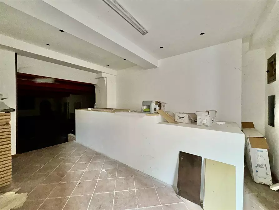 Immagine 2 di Negozio in vendita  in Via Aurelio Saffi 71 a Albano Laziale