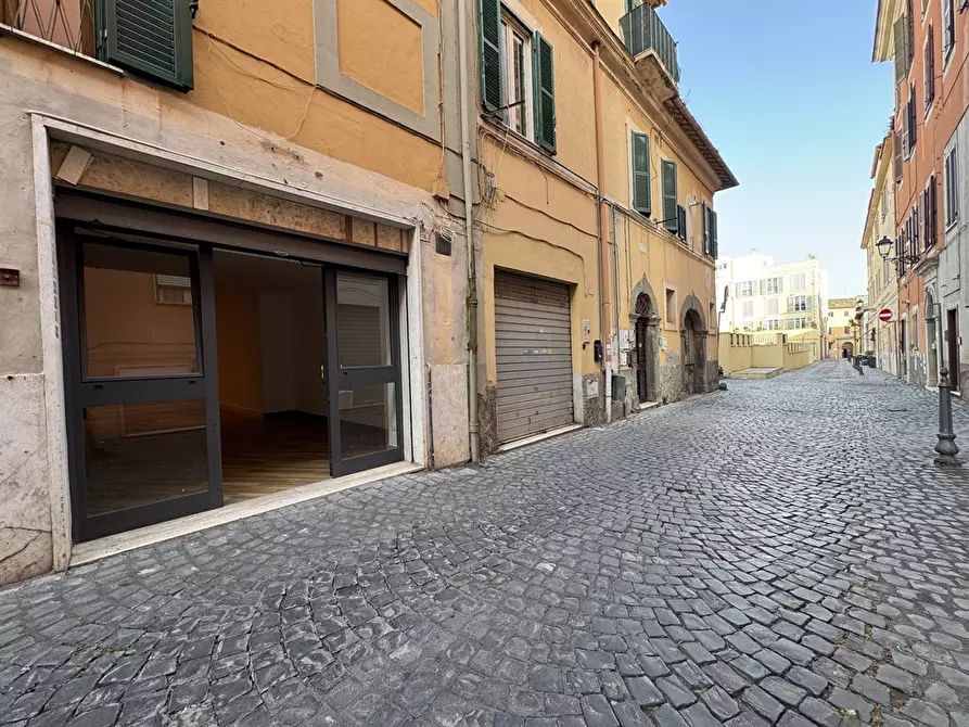 Immagine 5 di Locale commerciale in vendita  in via san filippo neri 16 a Albano Laziale