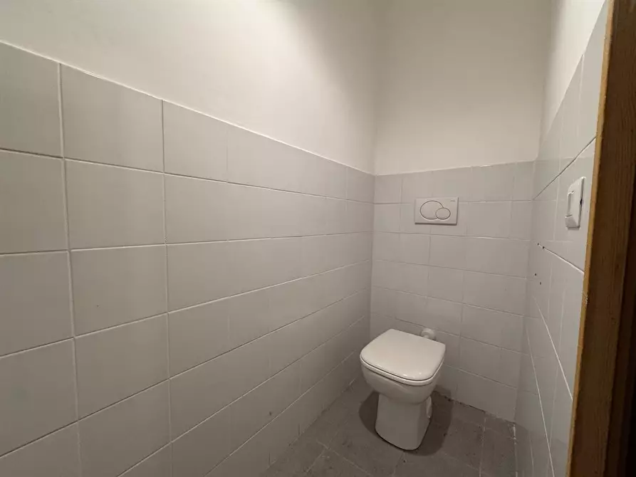 Immagine 1 di Locale commerciale in vendita  in via san filippo neri 16 a Albano Laziale