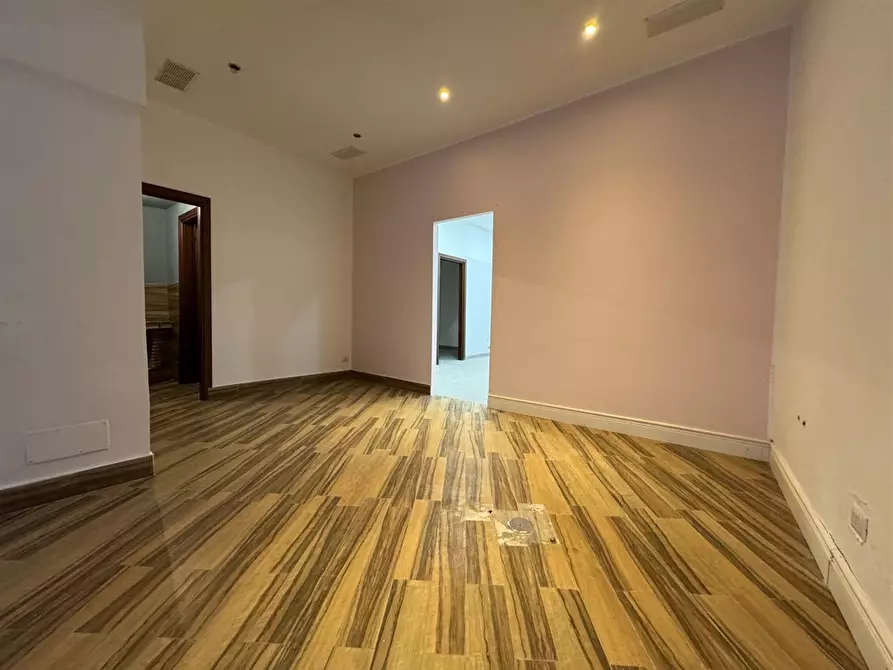 Immagine 4 di Locale commerciale in vendita  in via san filippo neri 16 a Albano Laziale