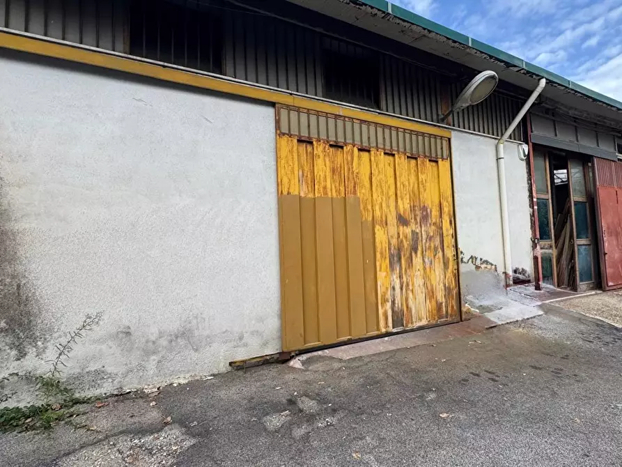 Immagine 8 di Locale commerciale in vendita  in VIA PERLATURA 49 a Ariccia